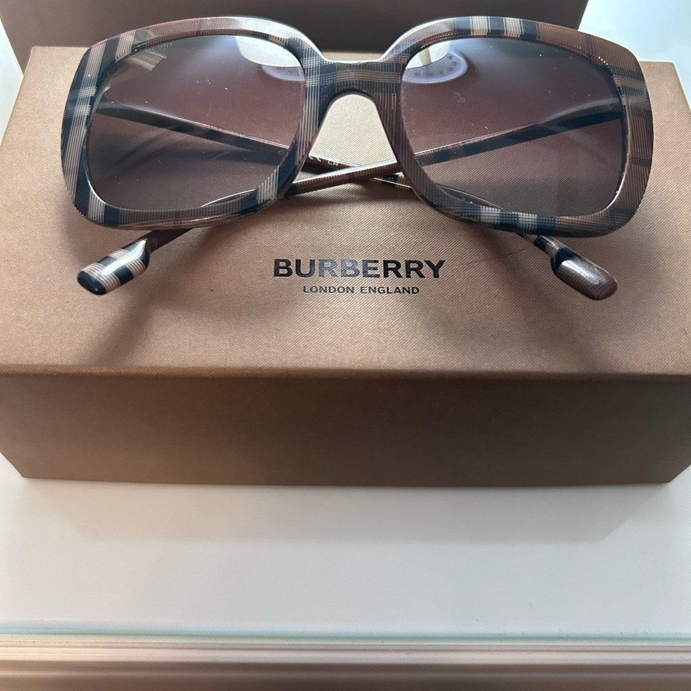 Burberry sunglasses (Ladies)